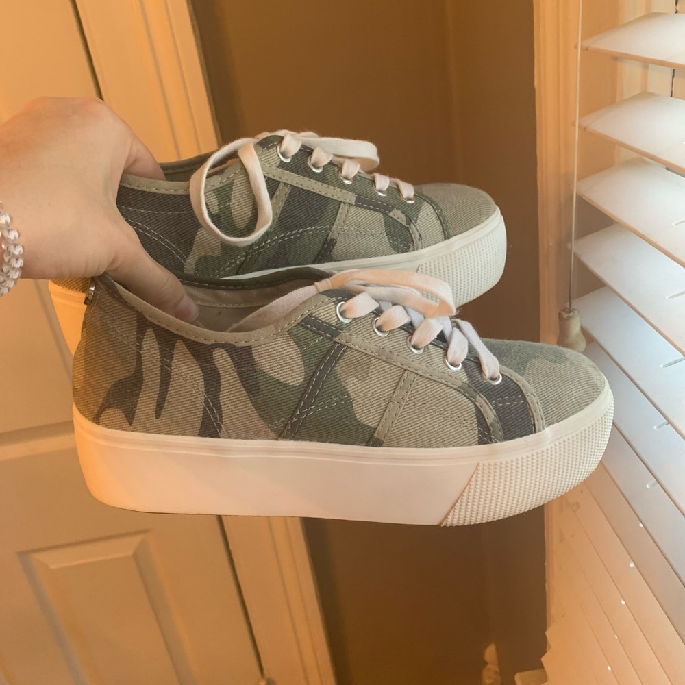 Steve Madden platform camo sneakers